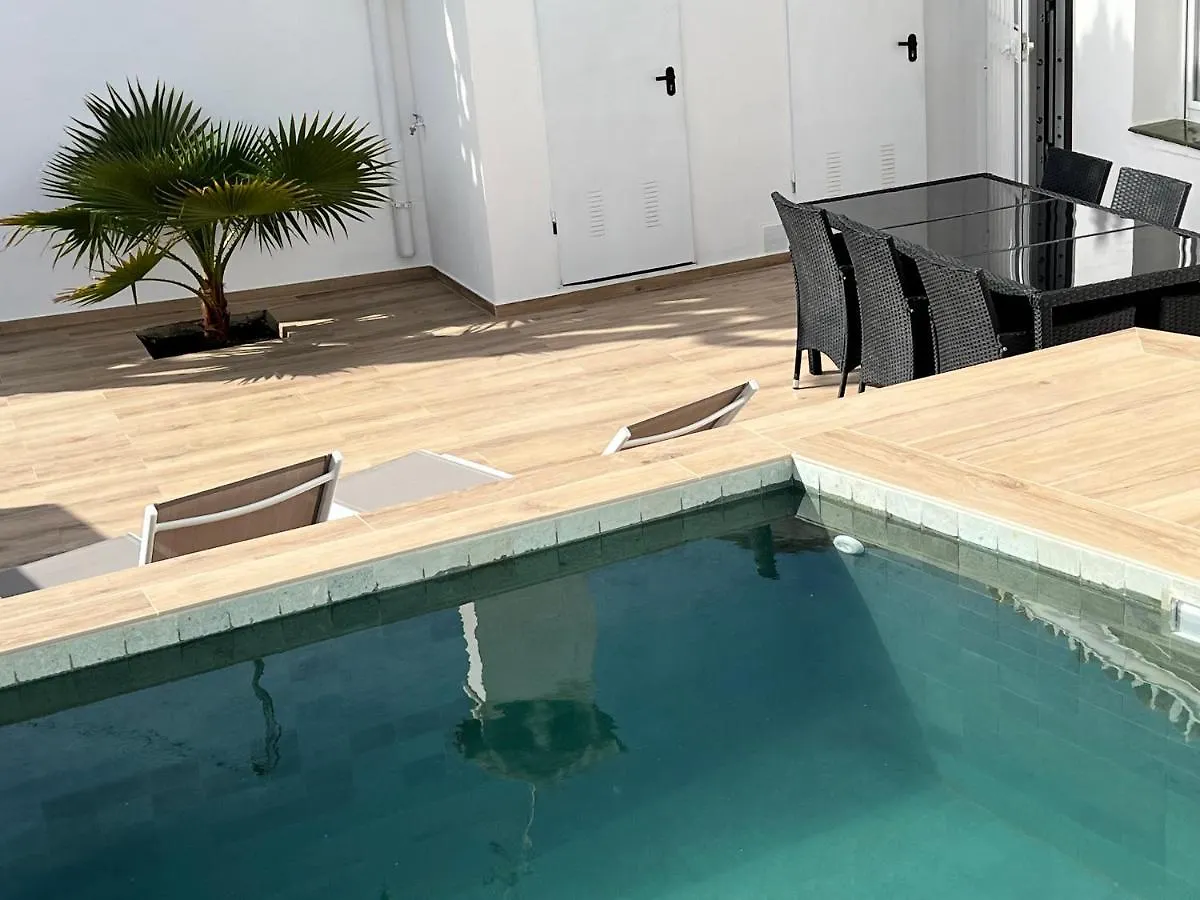 Karibu Beach & Pool マルベーリャ スペイン
